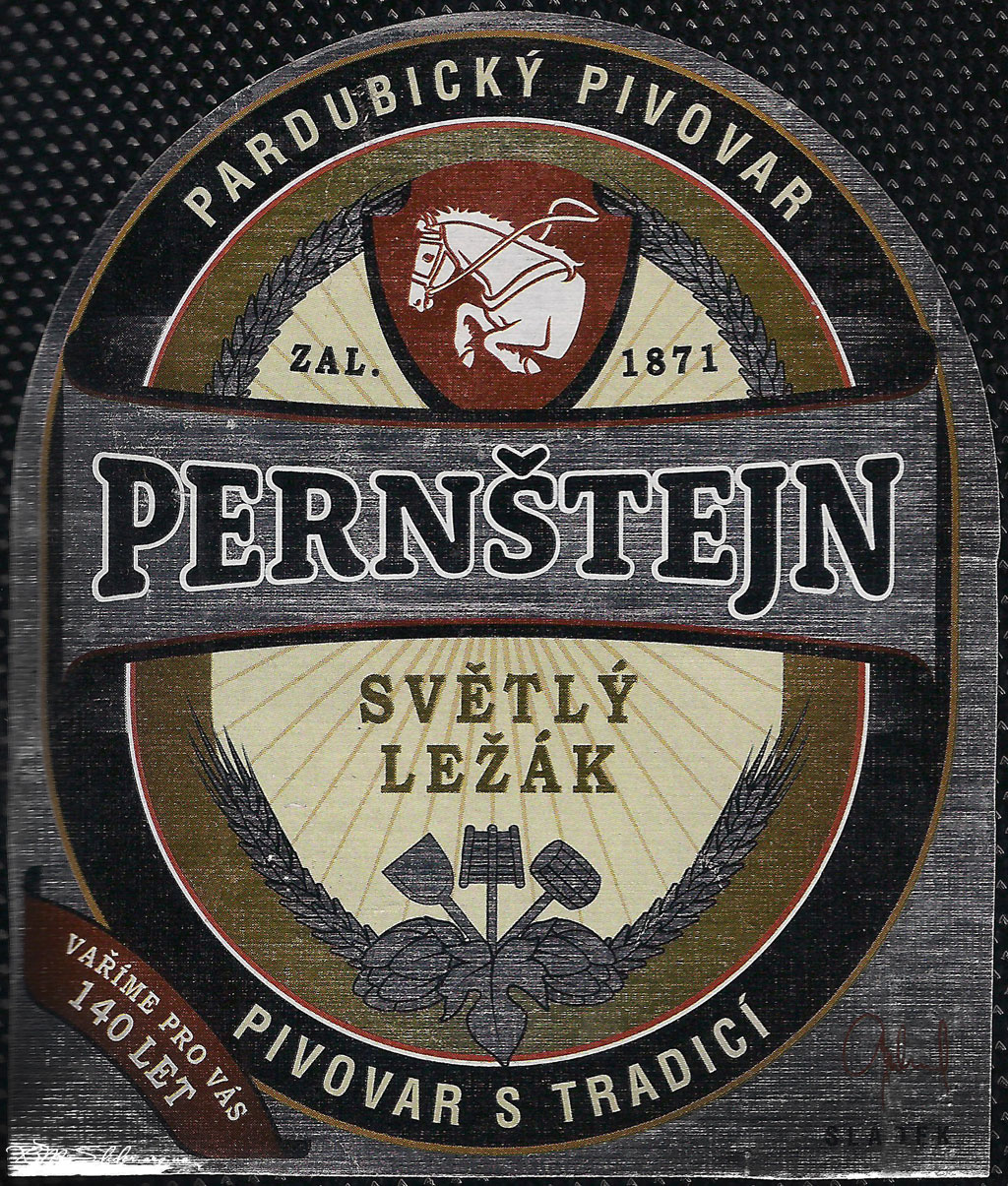 Pernstejn - Svetly Lezak - Чешское пиво
